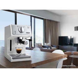             Рожковая помповая кофеварка DeLonghi Active Line ECP 33.21.W        