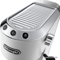             Рожковая помповая кофеварка DeLonghi Dedica EC 685.W        