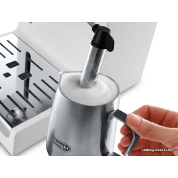             Рожковая помповая кофеварка DeLonghi Active Line ECP 33.21.W        
